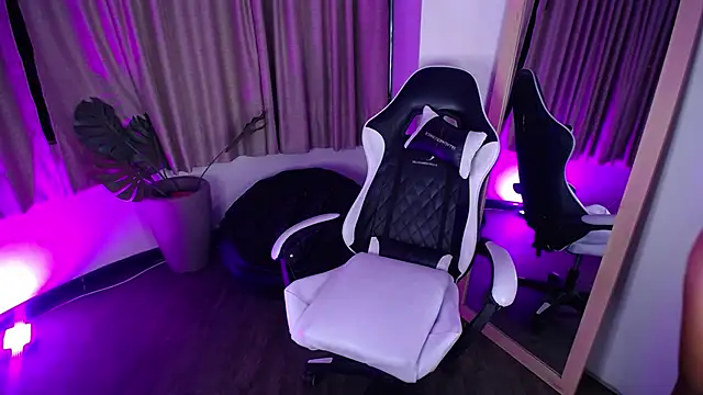 lexy the best online show from April 7, 7:27 pm