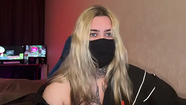 Xtoni  online show from March 6, 8:37 pm