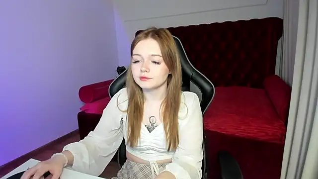 ElinaVale online show from June 15, 5:07 am