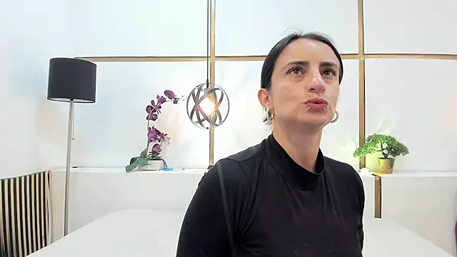 BrendaCantorel online show from March 28, 2:49 pm