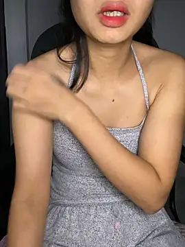 -Lilyn- online show from April 23, 4:09 pm