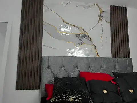 scarlet  velvet online show from March 8, 12:20 pm