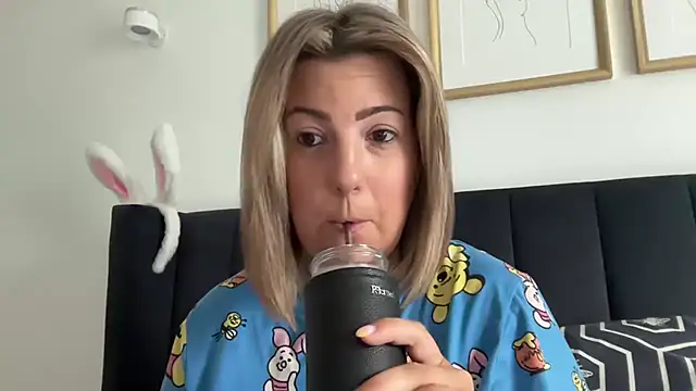 annabellewarick online show from June 4, 6:18 am