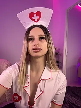 ScarletFlameee online show from April 18, 5:32 am