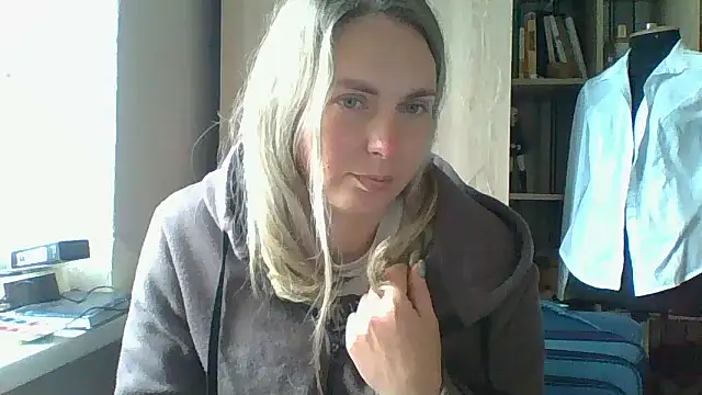 Mollie365 online show from April 10, 10:21 am