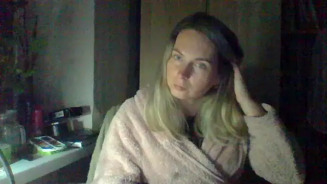 Mollie365 online show from April 4, 6:18 pm