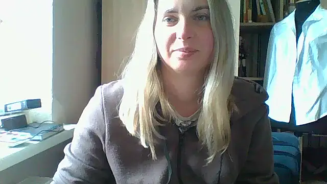 Mollie365 online show from April 11, 10:30 am