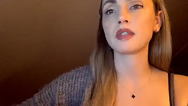 ScarlettSensitive online show from April 10, 8:26 pm