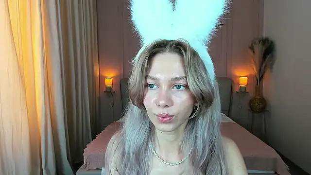 LuluAlis online show from March 17, 2:21 pm