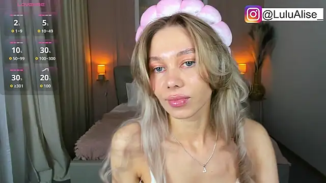 LuluAlis online show from April 4, 1:21 pm