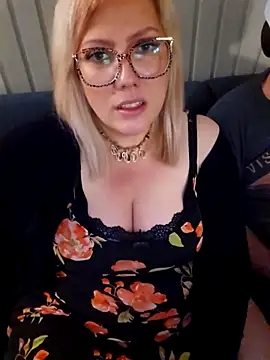 Snapshot of LexySaint chatting on September 10, 6:19 pm LexySaint online show from September 10, 6:19 pm