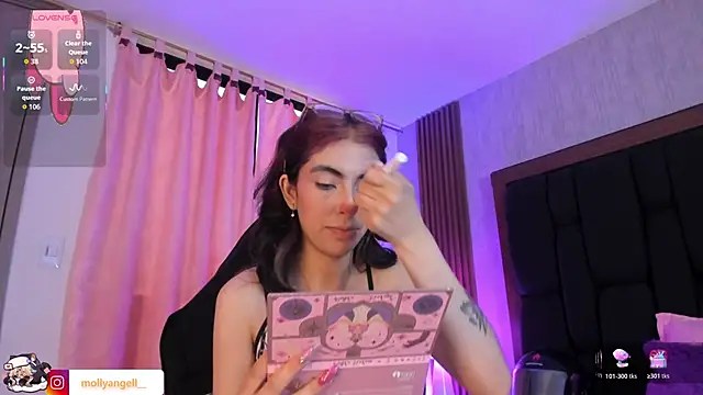Molly A online show from June 12, 3:20 pm