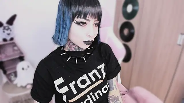 shes creepy online show from May 5, 8:28 am