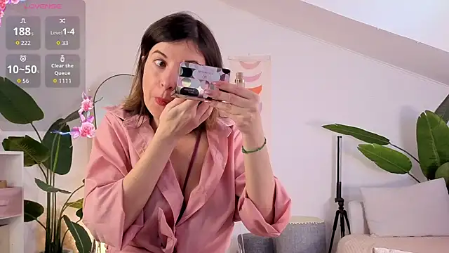 hannahflora online show from April 9, 5:10 am