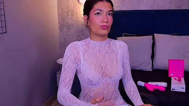 EmmaCollins01 online show from April 24, 1:25 pm