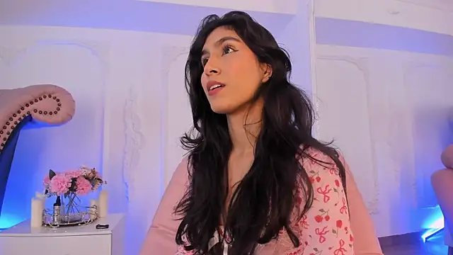 LucianaBlanco  online show from April 14, 9:15 pm