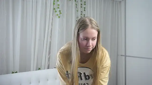 LashandaDevoto online show from March 26, 11:45 am