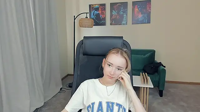 TiffanyJi online show from March 12, 11:24 am