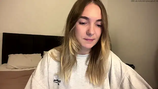 RoxyWet online show from April 28, 1:37 pm