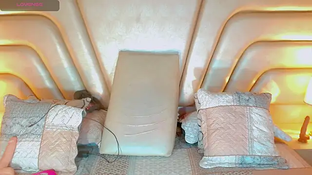 tiifannysexyhot online show from April 17, 11:56 am