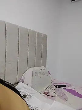 isabellaHill2 online show from March 20, 4:17 am