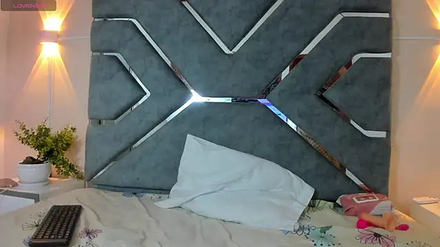 DanielaCruz-1 online show from April 24, 12:35 am