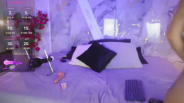  charlotte quee  online show from April 15, 7:47 pm