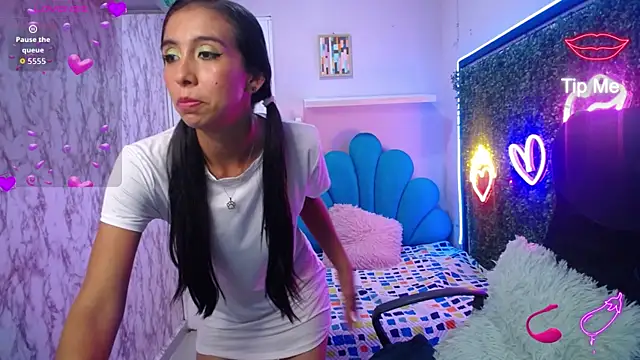 sandra petite19 online show from June 27, 5:30 am