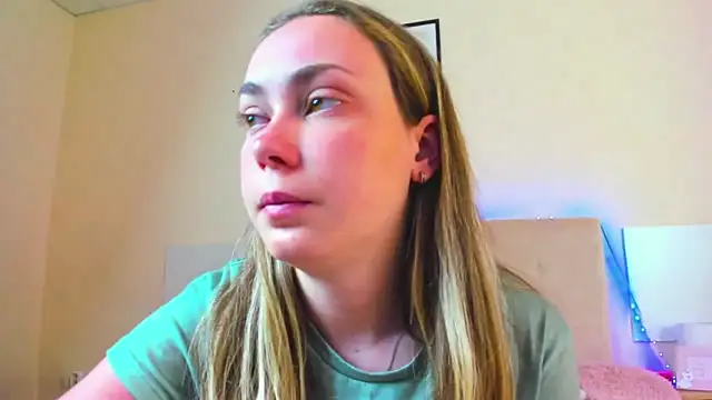MelanieCuty online show from June 15, 5:51 am