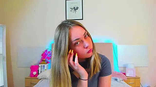 MelanieCuty online show from June 5, 5:44 am