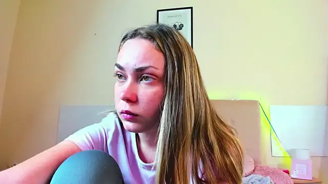MelanieCuty online show from June 21, 5:44 am