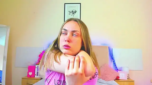 MelanieCuty online show from May 13, 5:35 am