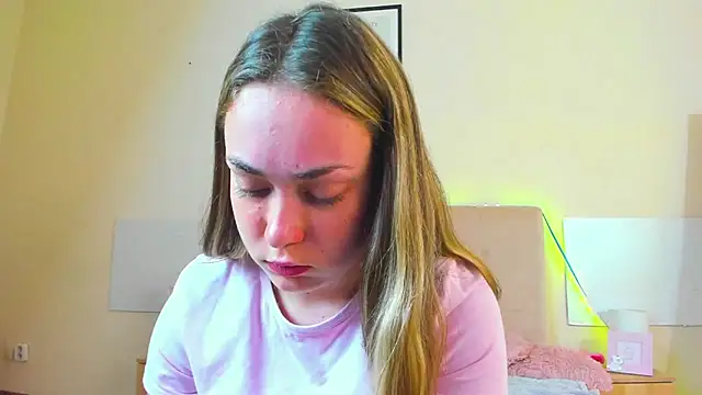 MelanieCuty online show from June 20, 5:33 am