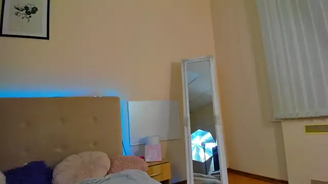 MelanieCuty online show from June 28, 5:36 am