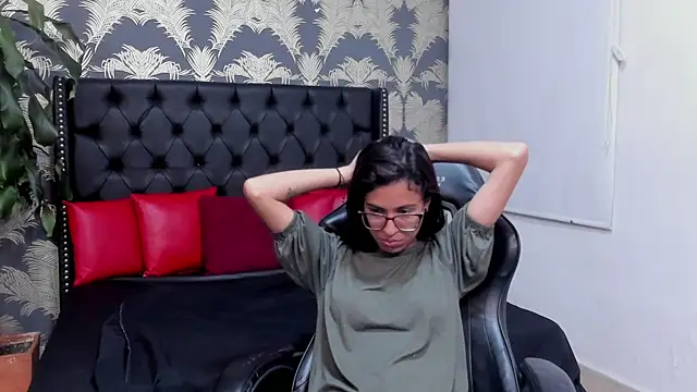 Emily Lopera online show from April 29, 2:31 pm