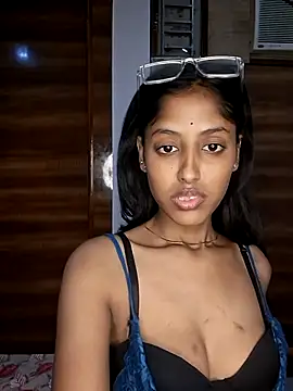 Pari lovers online show from June 13, 8:28 pm