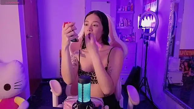 Oliviasims online show from April 22, 9:45 pm