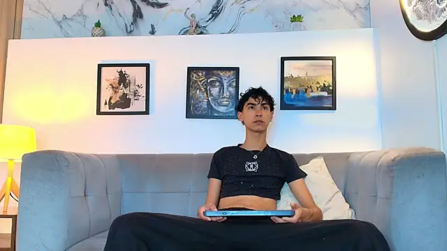 NAUGHTY BOYS1 online show from May 16, 7:13 pm