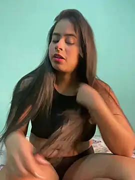 lucirganaxxx online show from August 4, 3:01 am