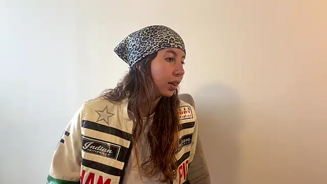 Julieta Jol online show from May 26, 1:43 pm