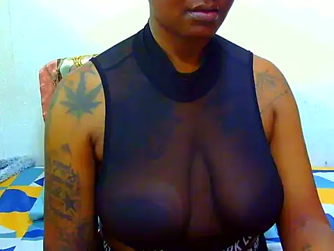 Tattooedgoddess33 online show from March 24, 7:19 pm