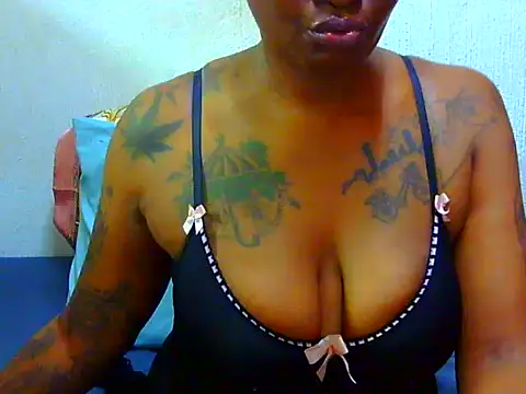 Tattooedgoddess33 online show from March 23, 7:09 pm