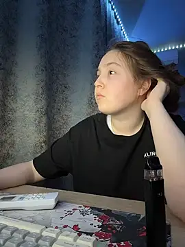 charmingggirl online show from April 24, 6:11 pm