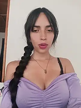 DolceLucie online show from April 2, 7:55 pm