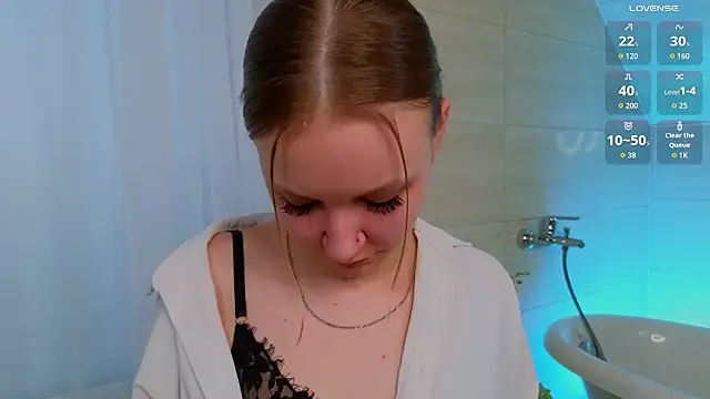 StaceyyJones online show from March 18, 10:20 am