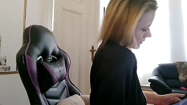 HoneyKeyN8  online show from March 18, 10:42 am