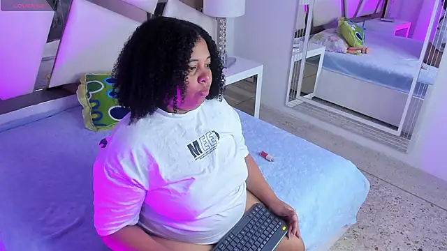 PhyllisDunbar online show from April 25, 7:44 pm