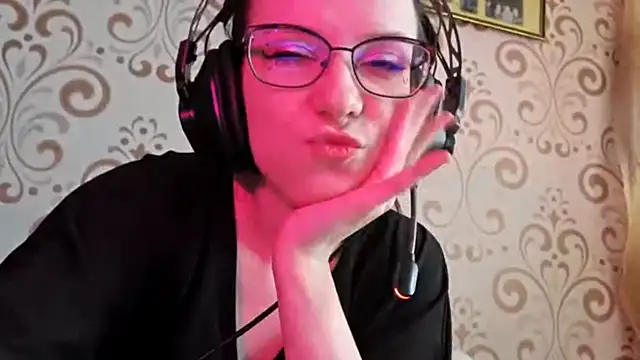 IsaSantella online show from March 23, 9:48 am