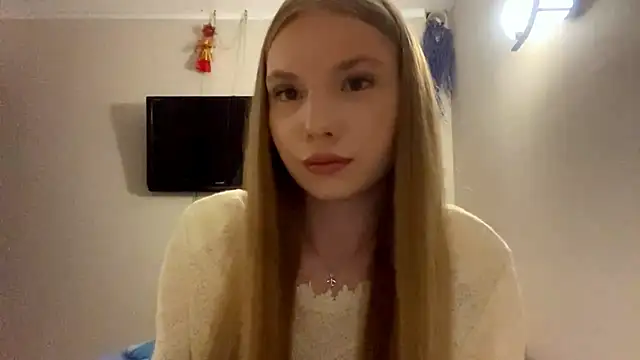 CarolineNine online show from April 25, 3:09 pm