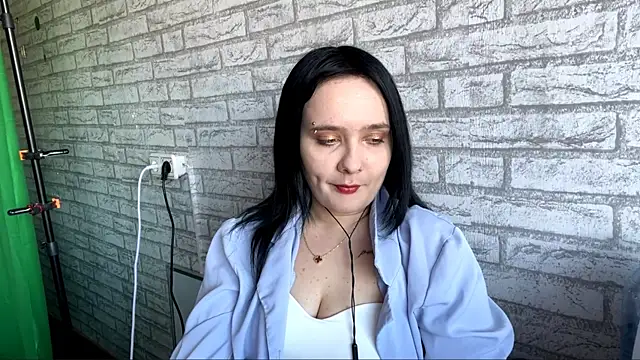 NinaMenees online show from March 27, 11:00 am